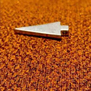 Metal arrow charm